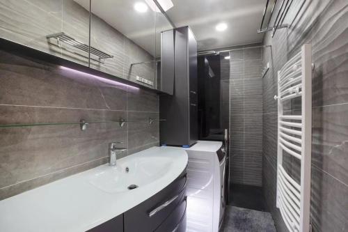 Chambre privée - Avenue Kléber a proximité de l'Arc de triomphe, Avenue des Champs Elysées, Trocadéro,, Paryż (zdjęcie 9)