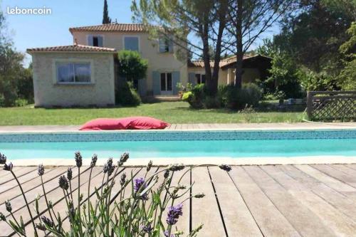 La Chouette Villa, chambre Mazet de 11m2 pièce sous-pente accés par escalier en bois