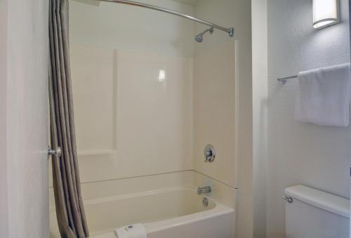 Motel 6-Wethersfield CT - Hartford - image 9