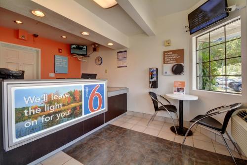 ล็อบบี้, Motel6 Wethersfield, CT - Hartford in วีเธอร์สฟิลด์ (CT)