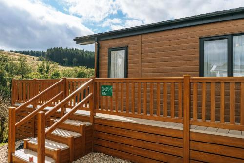 Three Bedroom Deluxe Lodge with Hot Tub