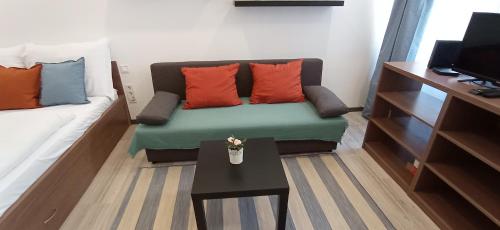 Osvat Apartments - image 2