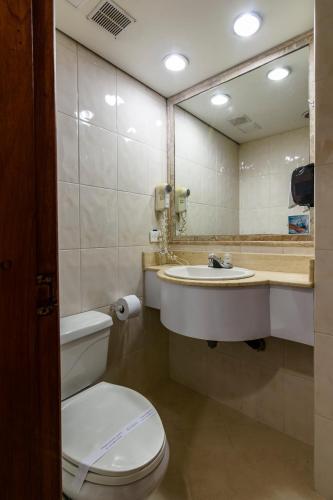 Standard Double Room image 6
