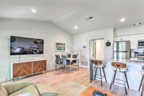 Remodeled Zilker Townhome with Yard Walk to SXSW! in Austin, USA