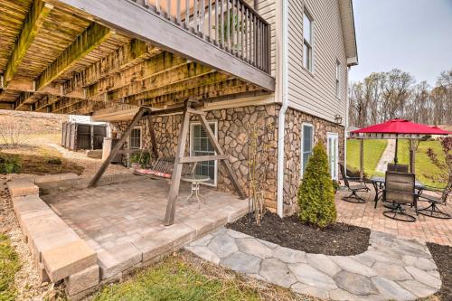 Bristol Escape with Patio, 2 Mi to Downtown! in Bristol (TN)