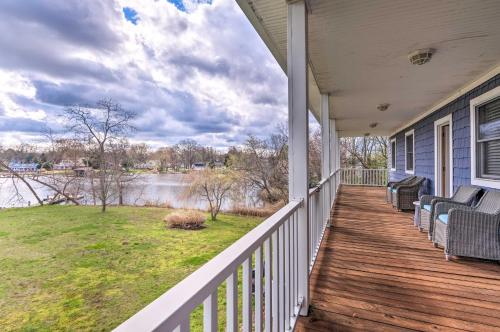 Chesapeake Bay Home Dock, Decks and Fire Pit! - Deale