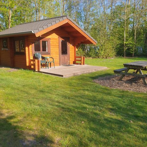  Blokhut Plus Camping Alkenhaer, Pension in Appelscha