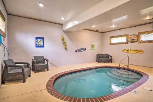 Mountain Pool Lodge Sevierville Cabin with Hot Tub - image 2