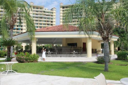 Paradise apartment, private beach condo Bay View Grand photo 3