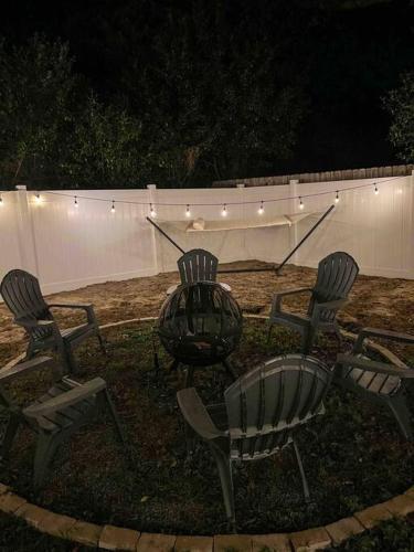 House of Manatees-Entire house with yard, fire pit, dog friendly in Crystal River, USA