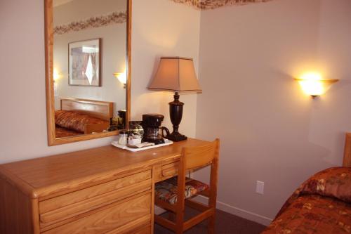 Queen Room with Mountain View