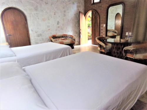 Queen Room with Two Queen Beds room in Hotel Casa de Lirio Diamante