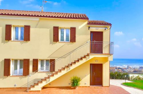 Casa Vacanze con Vista Mare e Giardino - Amanecer gîte à louer Montignano-Marzocca