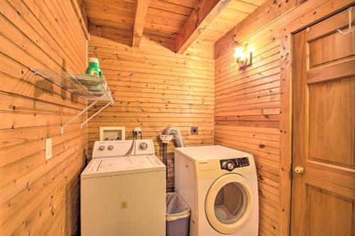 Garnerland in Luray Pet-Friendly Log Cabin with Porch - image 11