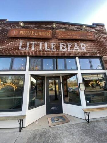 Restaurant, Atlanta Unit 1 Room 2 - Quiet Private Bedroom Private Bathroom in Summerhill