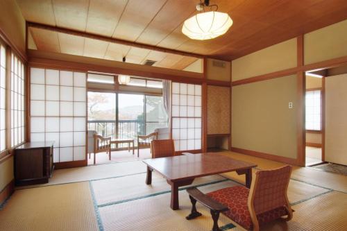 room detail thumbnail 2