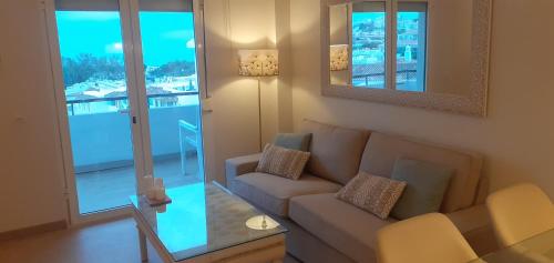 APARTAMENTO- ATICO EN MIJAS COSTA , CON PISCINA.