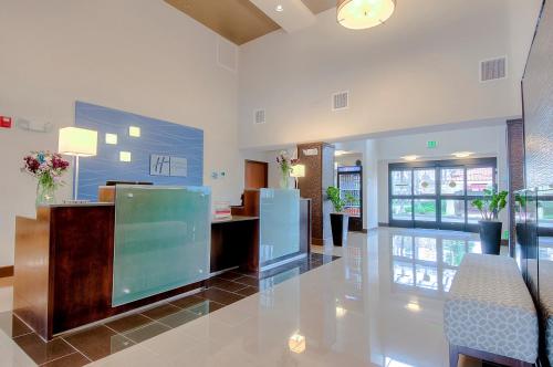 Holiday Inn Express Hotel & Suites Carlsbad Beach, an IHG Hotel