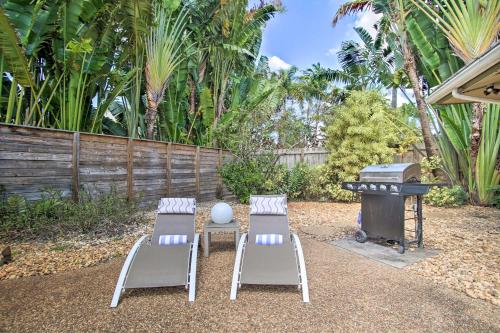 Updated and Private Oakland Park Gem about 2 Mi to Beach