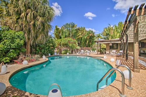 Updated and Private Oakland Park Gem about 2 Mi to Beach