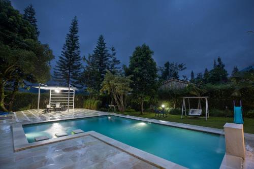 Swimming pool, Villa Alessa Puncak near Taman Safari Cisarua