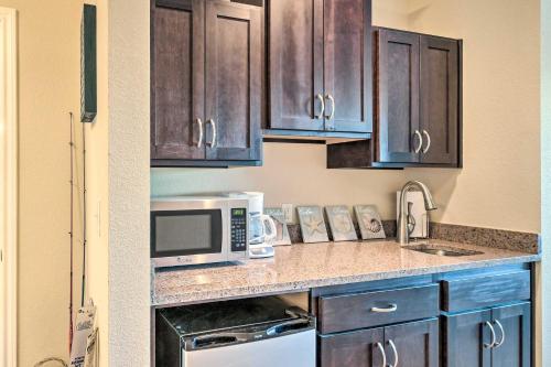 Pool Access and Views Richland-Chambers Studio! in Corsicana, USA