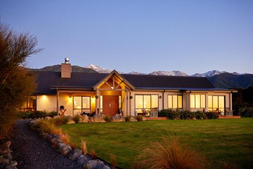 B&B Kaikoura - Manakau Lodge - Bed and Breakfast Kaikoura