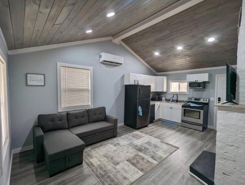 Summerlee Suite - Beautiful Remodeled Farmhouse in Oak Hill 