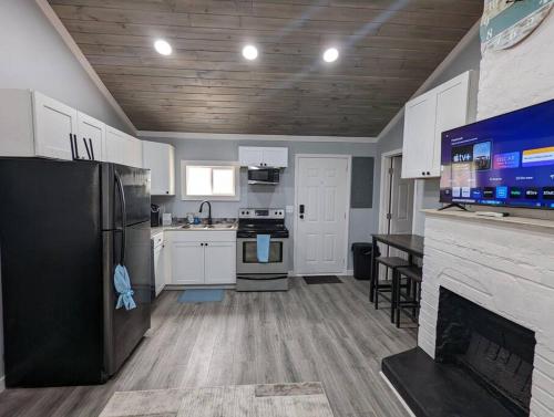 Summerlee Suite - Beautiful Remodeled Farmhouse in Oak Hill 