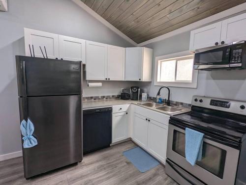 Summerlee Suite - Beautiful Remodeled Farmhouse in Oak Hill 