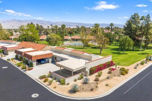 Palm Desert Resort CC 2-Bedroom Desert Condo in Palm Desert, USA