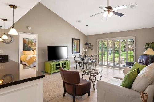 Palm Desert Resort CC 2-Bedroom Desert Condo in Palm Desert, USA