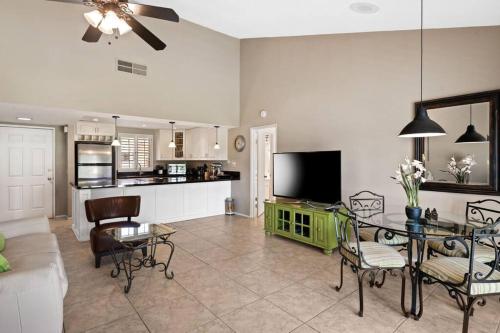 Palm Desert Resort CC 2-Bedroom Desert Condo in Palm Desert, USA