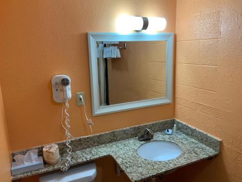 Frontier Motel