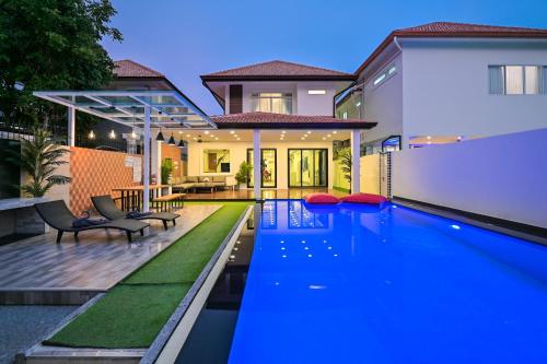 Exquisite 4bd 4 bth Villa with Pool Central Pattaya