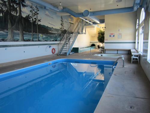 泳池, 華美達梅里特酒店 (Ramada Limited Merritt) in 梅里特(BC)