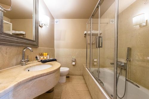 Aegeon Beach Hotel - image 5