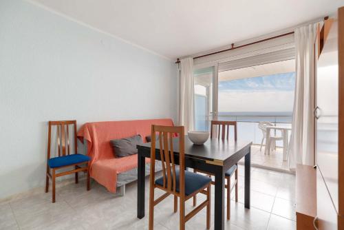  Apartamento Denis Playa 306, Pension in Castelldefels