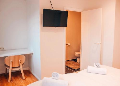 Alpha Hotel - image 3