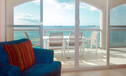 Luxurious and Spacious 6th floor Oceanfront Sleeps 8 Cantil 6CN