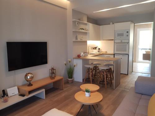 Elegant House With Acropolis View, Atenas