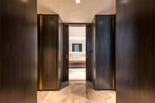 Five Palm Luxury Beach Villa with Private Pool, Panoramic Views, and Jacuzzi by Exclusive Holiday Homes, Dubai (photo 9)