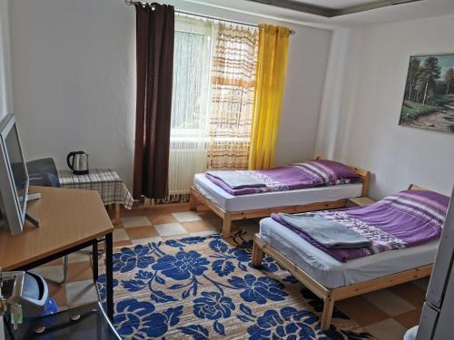 3 twin beds