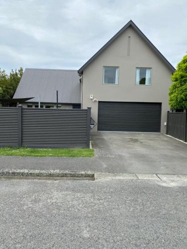 Home By Hagley Park
