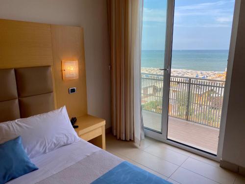 Deluxe Triple Room with Sea View