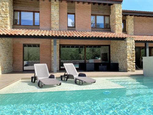 . 2 Apartamentos en villa con piscina privada en Asturias El Marquesau