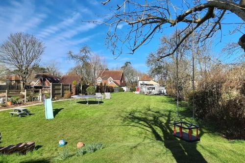 Sycamore Lodge Kent With EV Zappi type 2, swimming pool for a fee