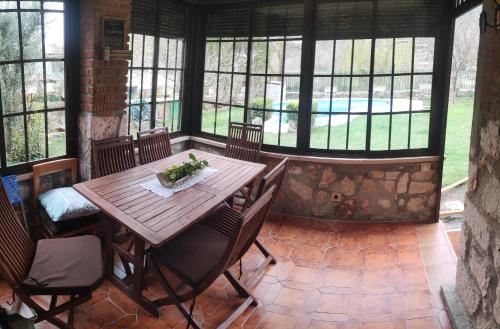 Casa Rural El Edén del Ungría (Casa Rural El Eden del Ungria) in 阿坦桑