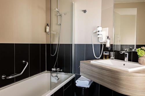 Best Western Paris Porte de Versailles - image 11