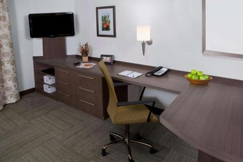 Sonesta Simply Suites Albuquerque Midtown - image 11